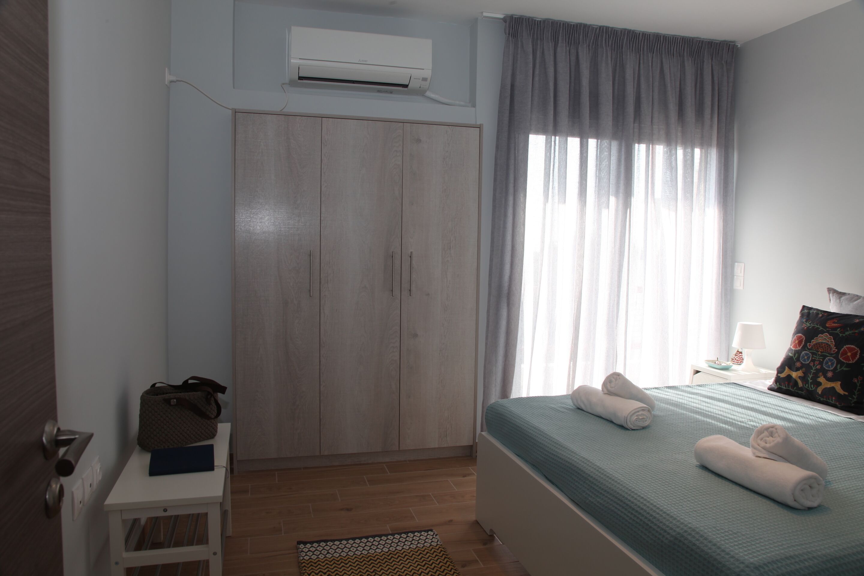 아파트, 침실 1개 | 메모리폼 침대, 암막 커튼, 다리미/다리미판, 무료 유아용 침대