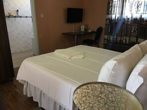 Standard Double Room | Individually decorated, individually furnished, desk, iron/ironing board - Tashatha Hotel (Tutume)