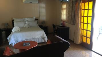 Habitación doble ejecutiva | Decoración personalizada, muebles diferentes y escritorio