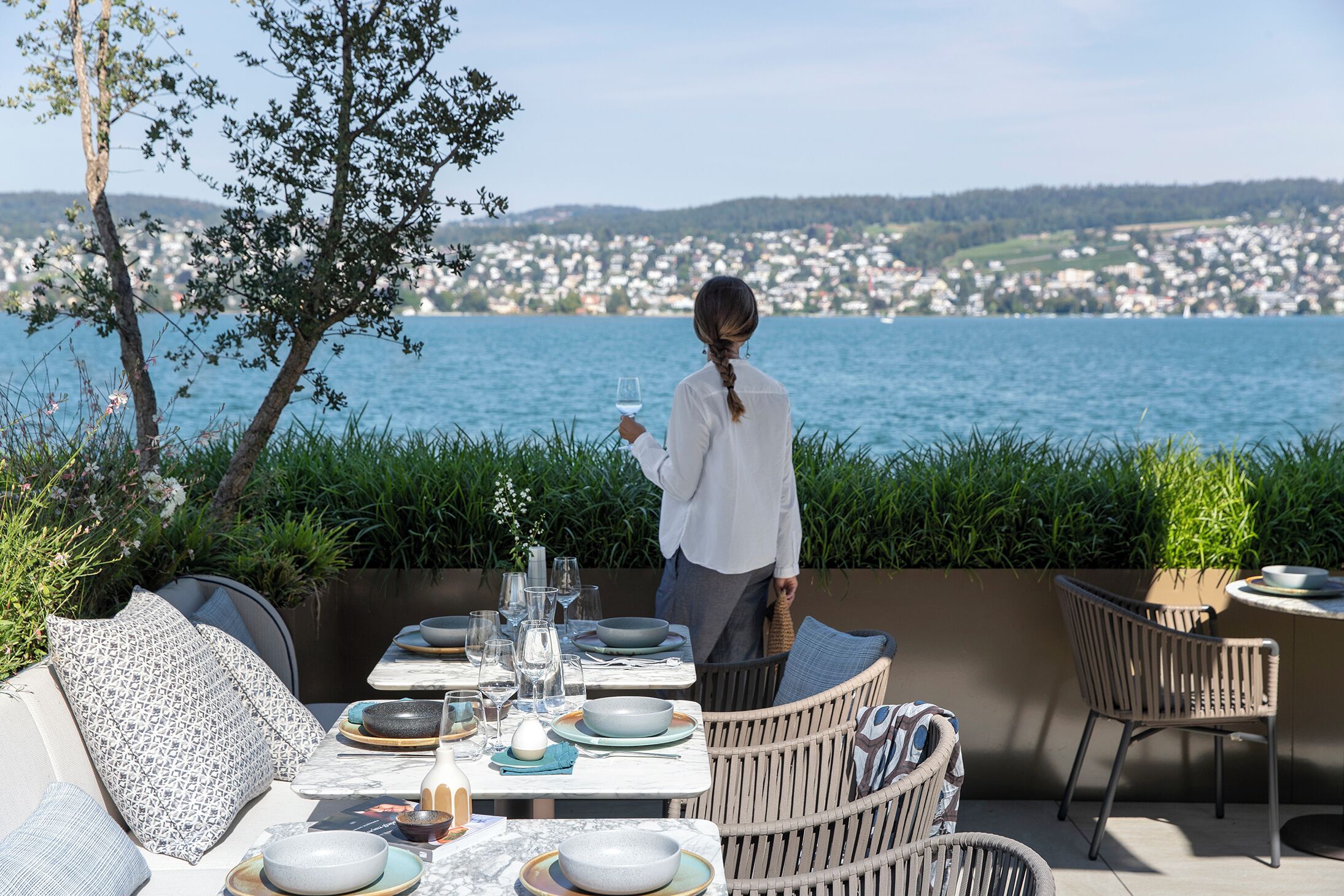 Petit déjeuner, déjeuner, dîner et brunch servis sur place
