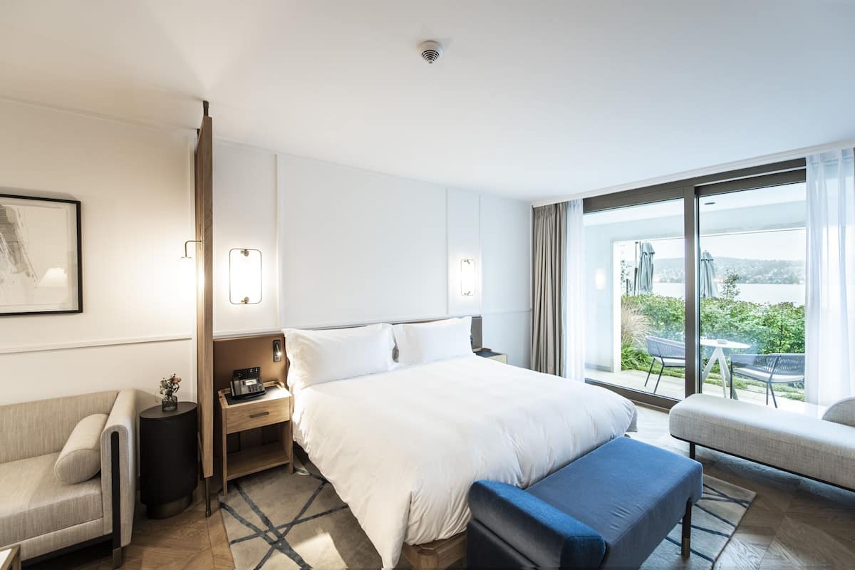 garden deluxe studio with patio | 1 bedroom, premium bedding, free minibar items, in-room safe