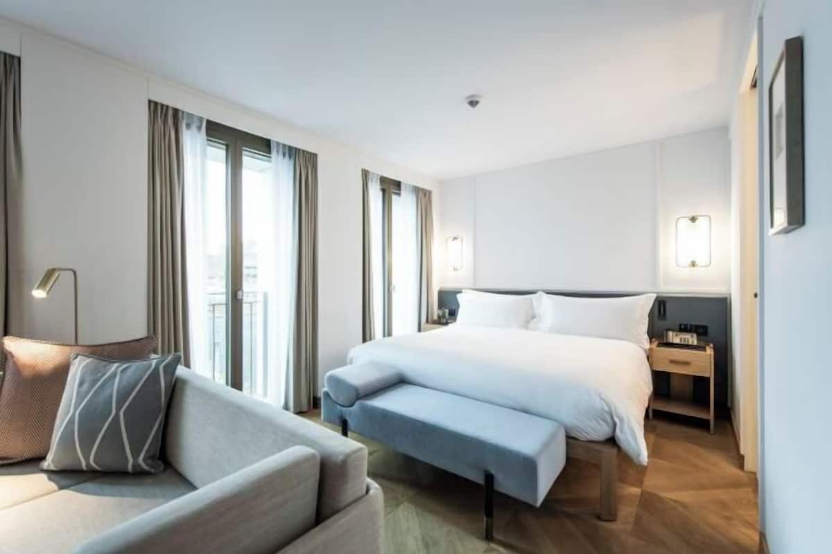 Ropa de cama de alta calidad y artículos del minibar gratis