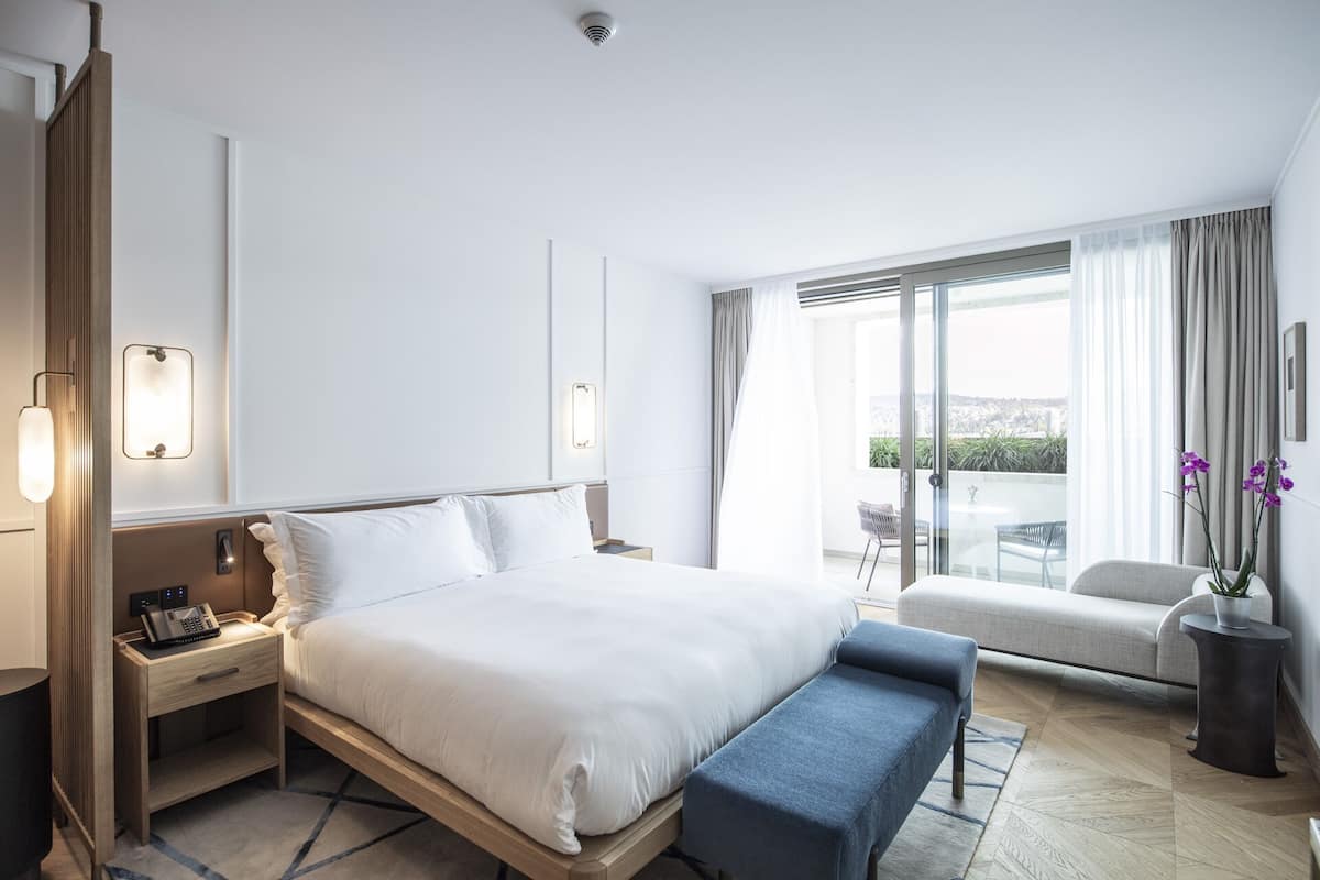 Ropa de cama de alta calidad y artículos del minibar gratis