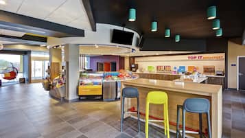 Café da manhã com buffet grátis todos os dias