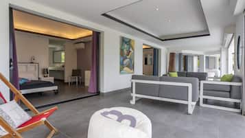 4 chambres, coffres-forts dans les chambres, bureau