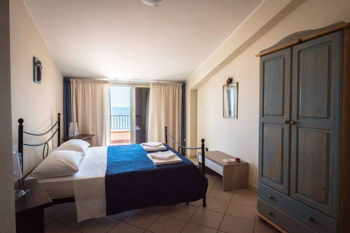 Quadruple Room (Lipari) | Desk, soundproofing, free WiFi