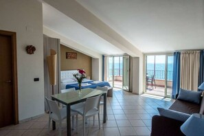 Suite (Stromboli) | Living area | Flat-screen TV - La Sirena Bed & Breakfast (Santa Teresa di Riva)