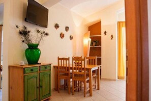 Quadruple Room (Salina) | Living area