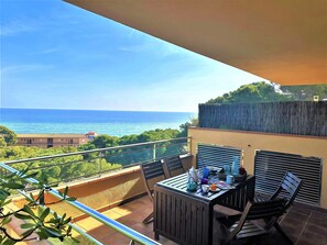 屋外ダイニングエリア