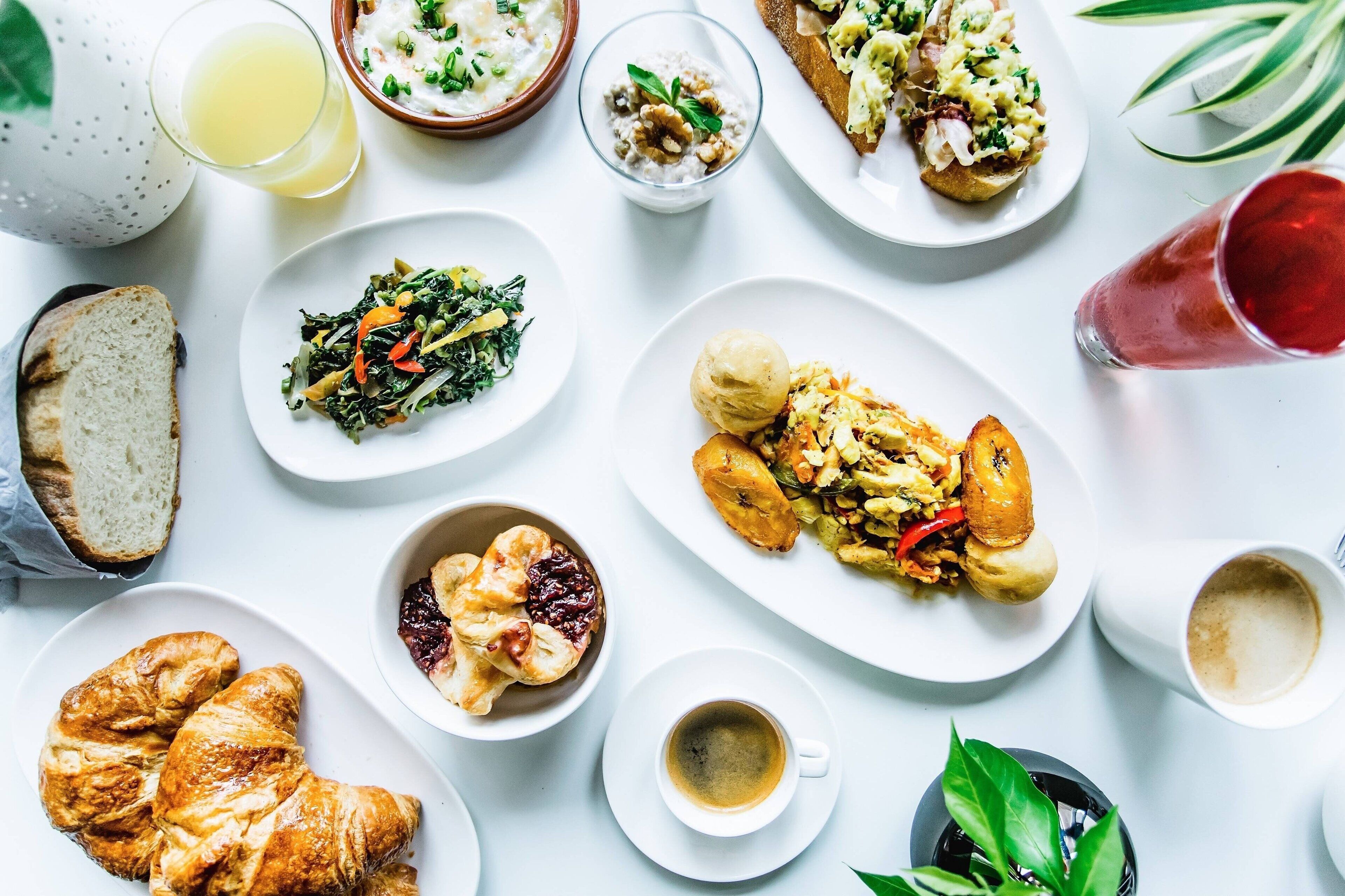 breakfast, lunch, dinner served; pool views