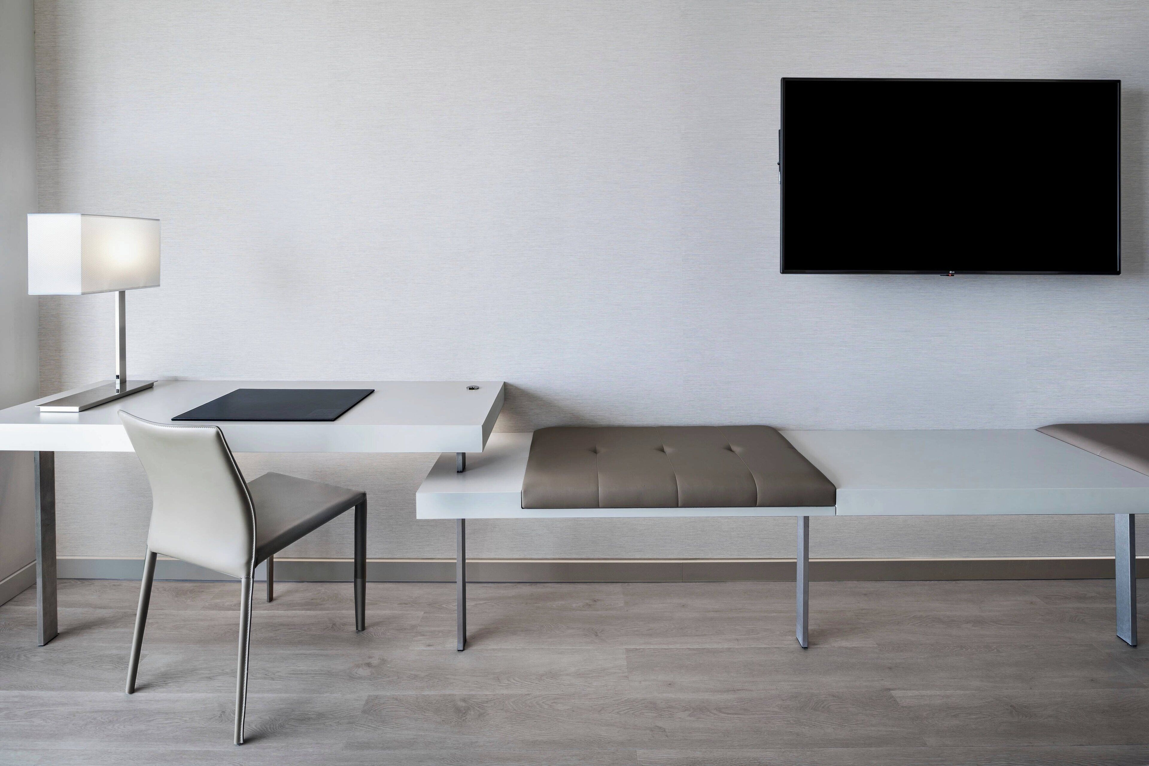 hypo-allergenic bedding, in-room safe, individually decorated, desk