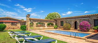 Club Villamar - A homely Spanish family villa with large and kid friendly garden, near the beach,...