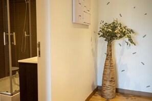 Dusche, Haartrockner, Handtücher
