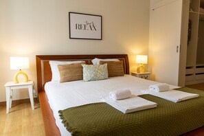 1 bedroom, iron/ironing board, free WiFi, bed sheets - Comfortable apartment with river view, fully equipped, very close to the center of Lisbon in the traditional Alfama district. (Lisboa ciudad)