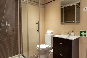 Shower, hair dryer, towels - Comfortable apartment with river view, fully equipped, very close to the center of Lisbon in the traditional Alfama district. (Lisboa ciudad)