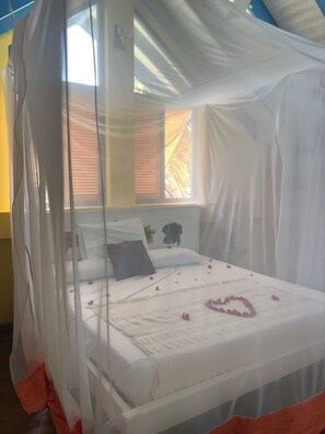 Casa, varias camas, vistas a la playa | Caja fuerte, wifi gratis, ropa de cama