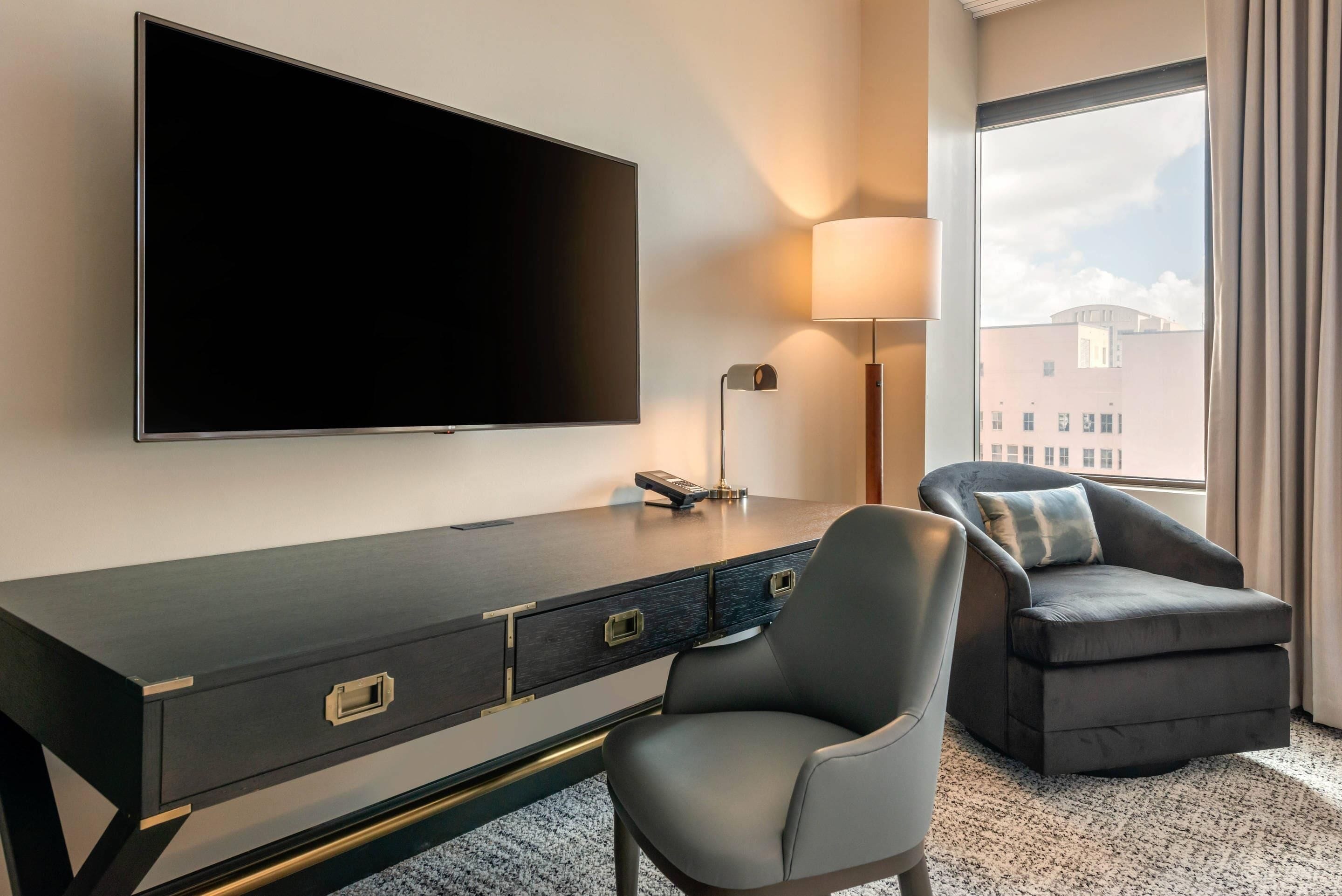 premium bedding, in-room safe, desk, laptop workspace