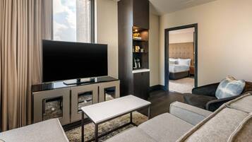 Premium bedding, in-room safe, desk, laptop workspace