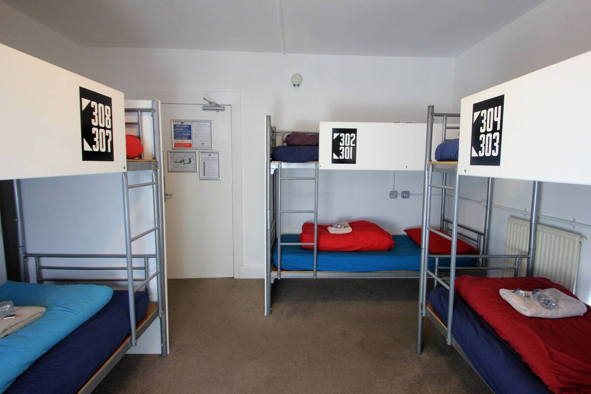 Bed in 8-Bed Mixed Dormitory Room | WiFi (free), bed sheets