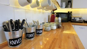 Shared fridge, shared microwave - Central Backpackers Oxford (Oxford)
