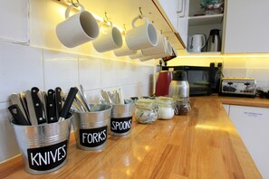 Shared fridge, microwave - Central Backpackers Oxford (Oxford)