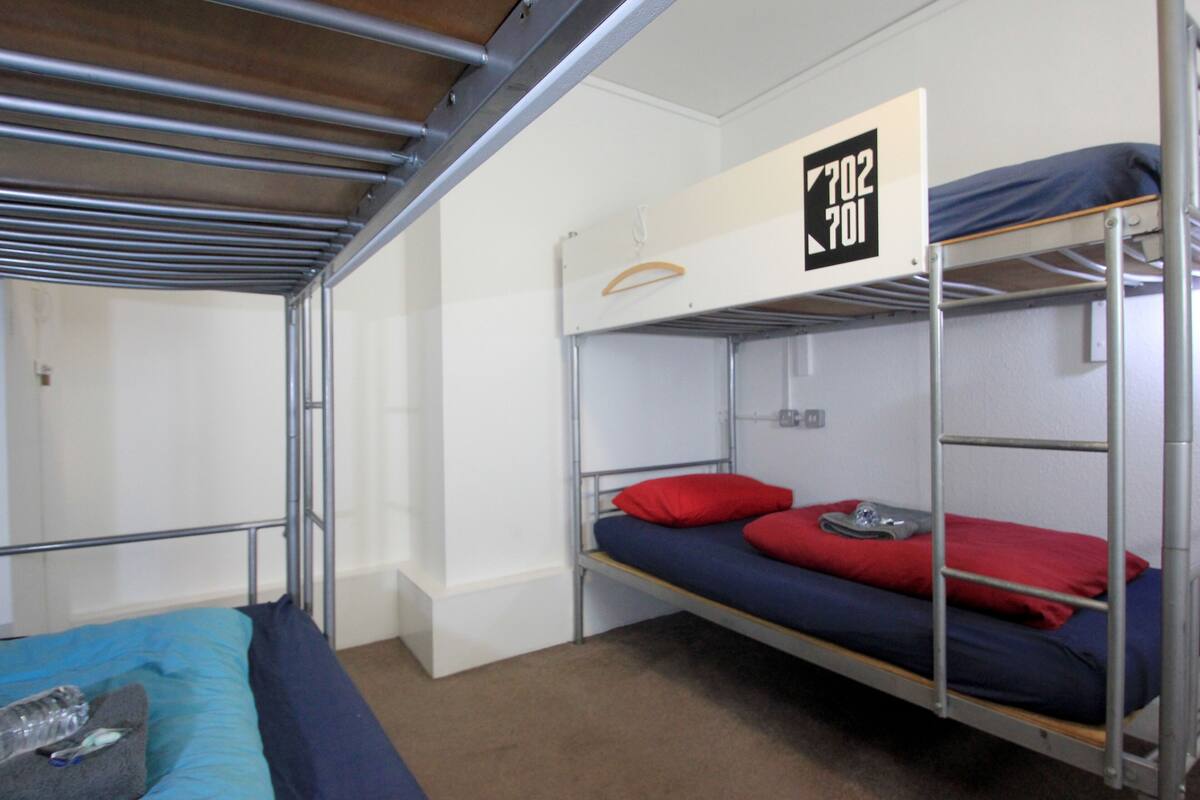 WiFi (free), bed sheets