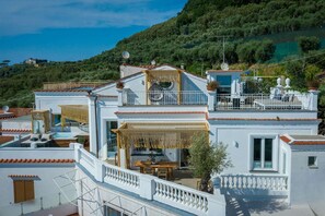 Huis, terras, uitzicht op zee | Exterieur