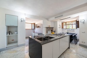 Ferienhaus, Whirlpool | Eigene Küche | Großer Kühlschrank, Ofen, Herdplatte, Geschirrspüler