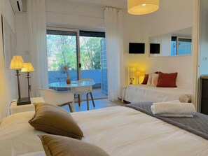 1 多间卧室、熨斗/熨衣板、上网接入、床单