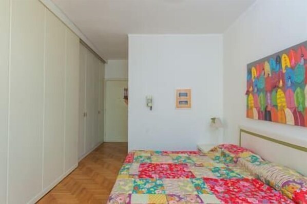 1 bedroom, iron/ironing board, Internet, bed sheets