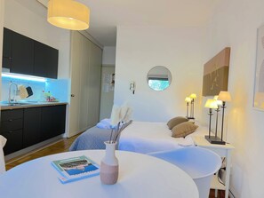 1 多间卧室、熨斗/熨衣板、上网接入、床单