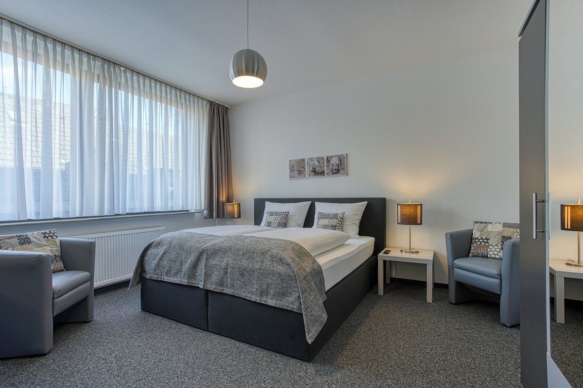 Comfort Double Room | Meja, langsir/tirai gelap terus, Wi-fi percuma, cadar katil