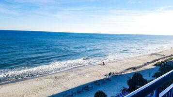 House | Pantai | Di pantai