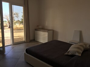 2 bedrooms, iron/ironing board, travel cot, free WiFi