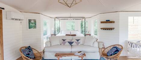 1 sovrum och sängkläder