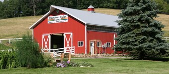 Blue Room- Farmstay Bed and Breakfast La Crosse/Onalaska