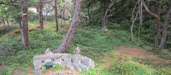 Charming beach bungalow with great beach view and easy beach access.