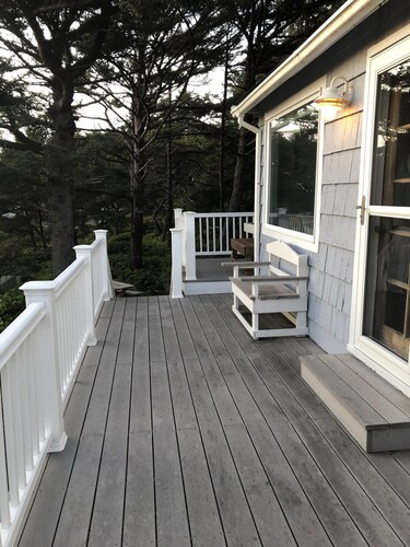 Charming beach bungalow with great beach view and easy beach access.