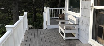 Charming beach bungalow with great beach view and easy beach access.