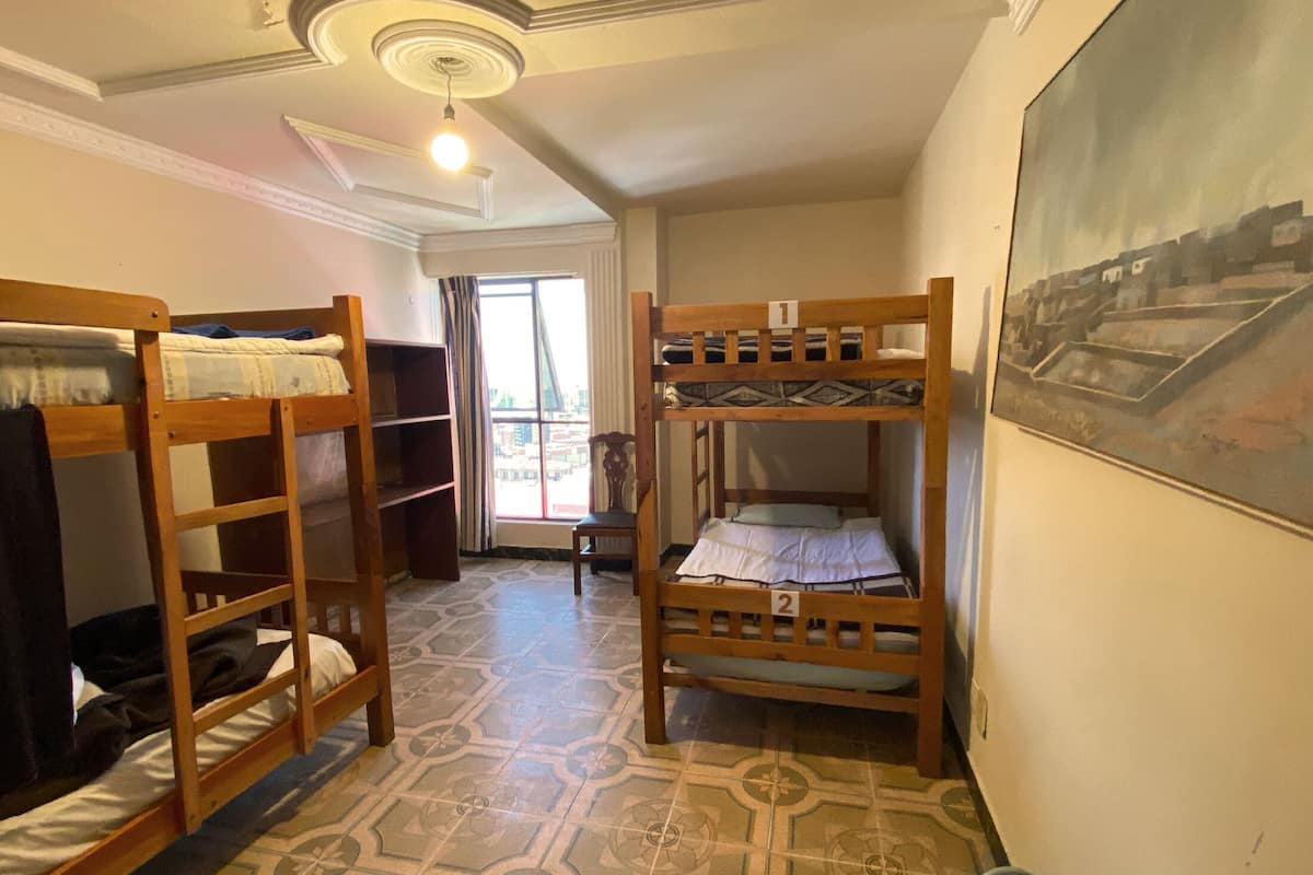Dormitorio compartido básico | Wifi gratis, ropa de cama y acceso para silla de ruedas