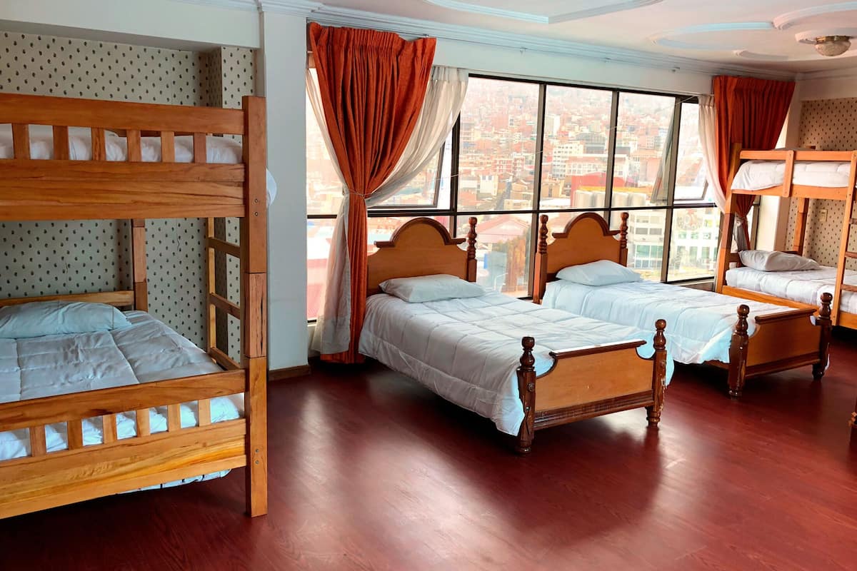 Dormitorio compartido clásico | Wifi gratis, ropa de cama y acceso para silla de ruedas