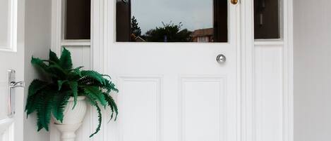 Pintu masuk properti