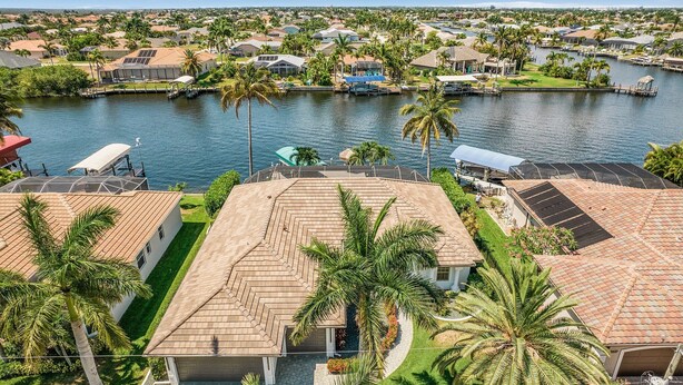 A residential area with houses, a marina, and a body of water. - Close your eyes and imagine - SW Cape waterfront home with fully Inclusive rates (Cape Coral)