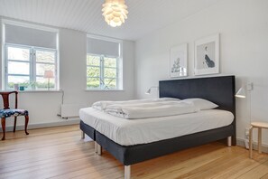 Appartement Confort, plusieurs lits, vue lac | 2 chambres, rideaux occultants, chambres insonorisées