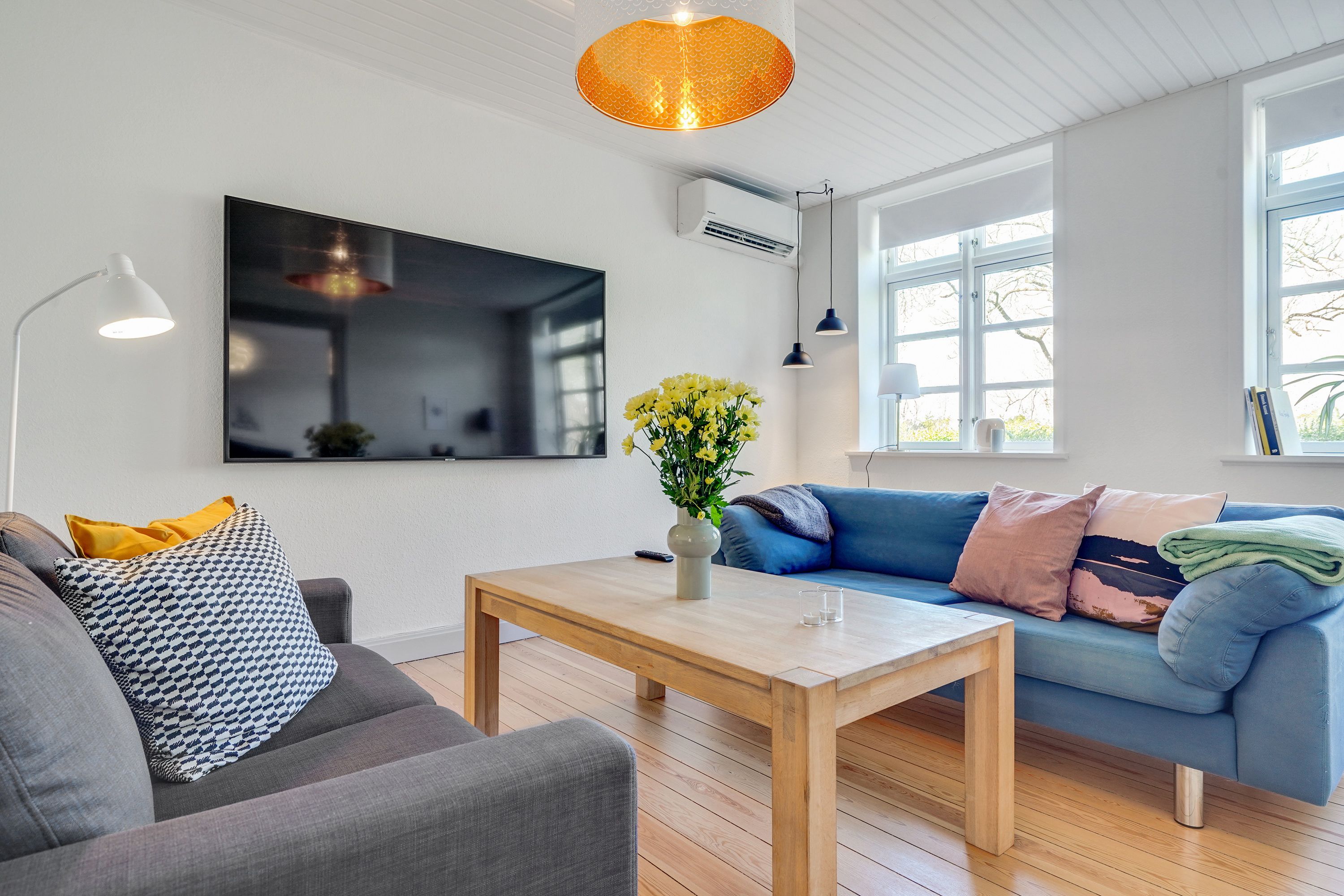 Comfort Apartment, Multiple Beds, Lake View | Living area | Flat-screen TV