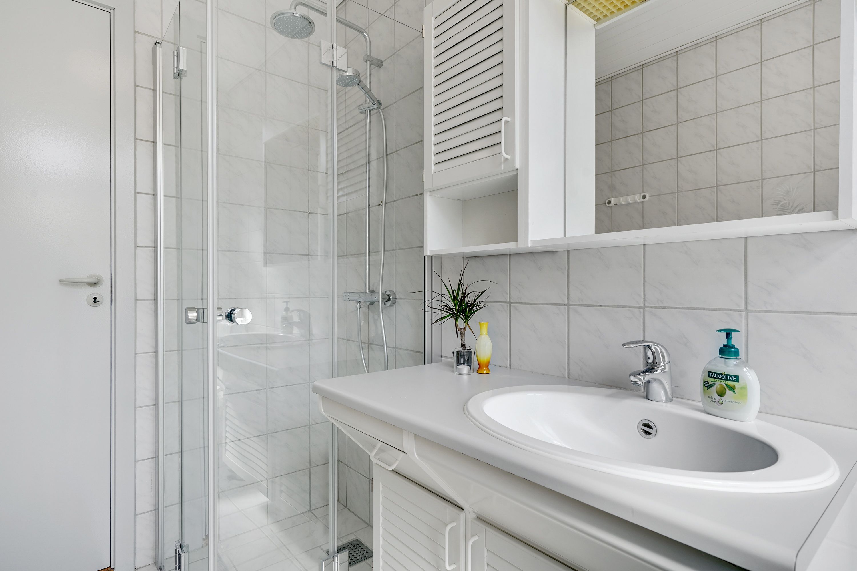 Comfort-Apartment, Mehrere Betten, Seeblick | Badezimmer | Dusche, Haartrockner, Handtücher