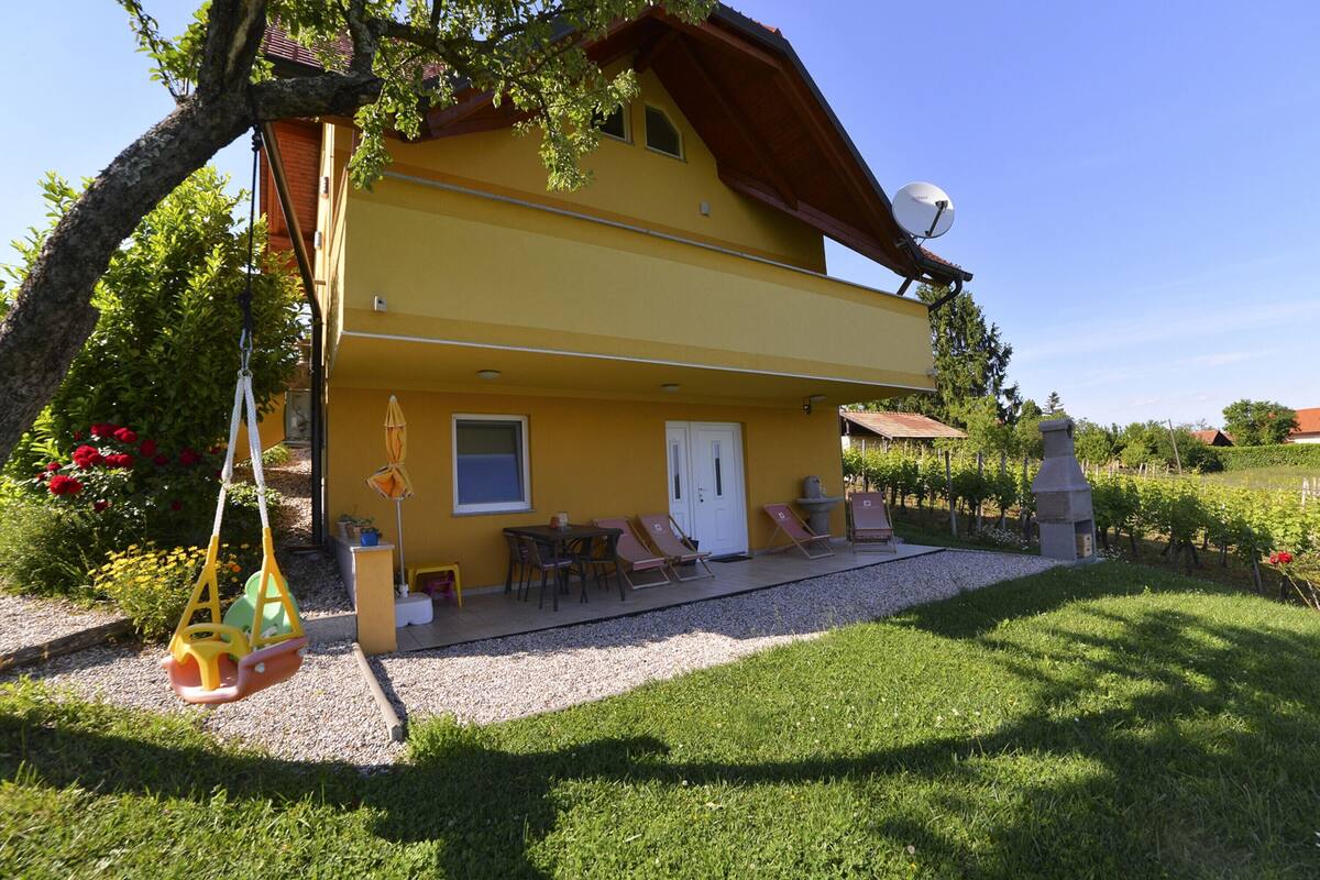 Apartamento panorâmico, 1 quarto, terraço, vista para a montanha | 1 quarto, edredons de pluma, cofres nos quartos, escrivaninha
