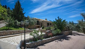 Exterior - Luxury villa with sea view and unique swimming pool  villa Dafni (Lefkada)