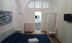 In-room safe, free WiFi, bed sheets - B&B Garibaldi (Alcamo)