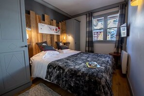 2 bedrooms, iron/ironing board, Internet, bed sheets